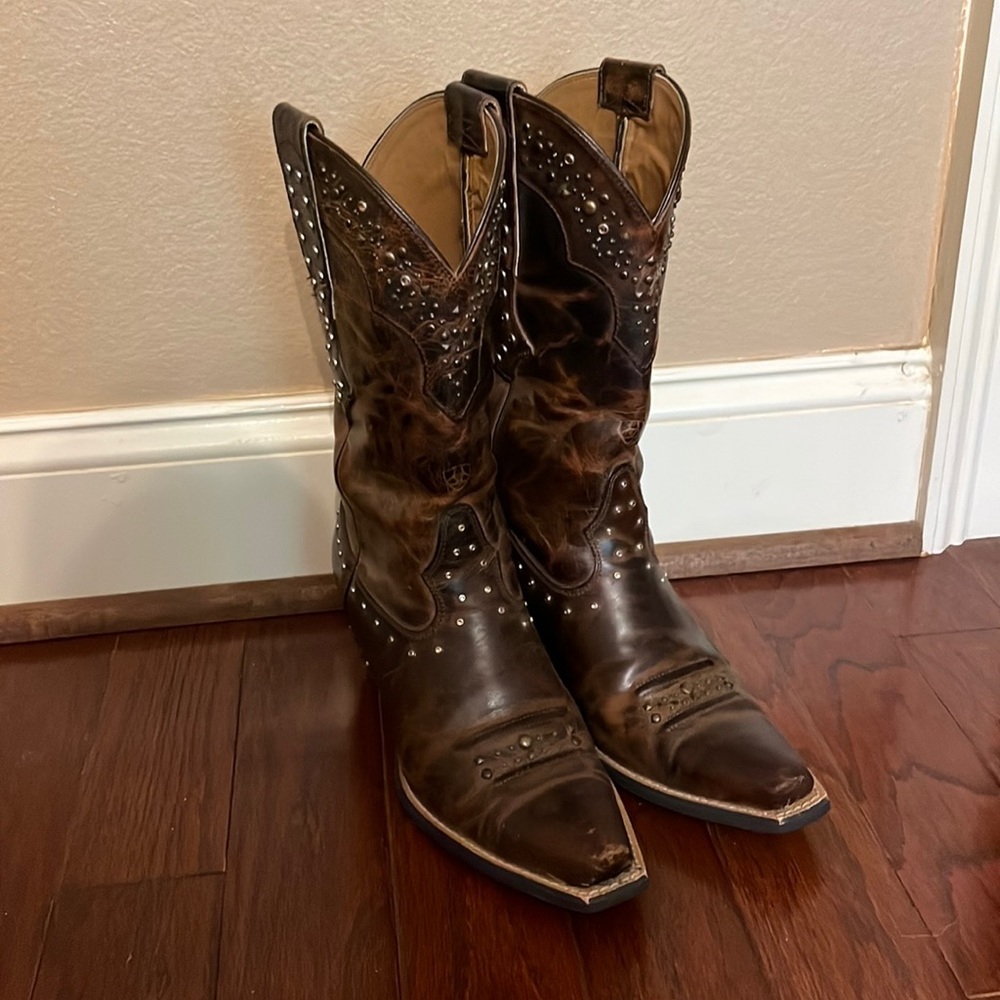 Ladies studded Ariat cowboy boots